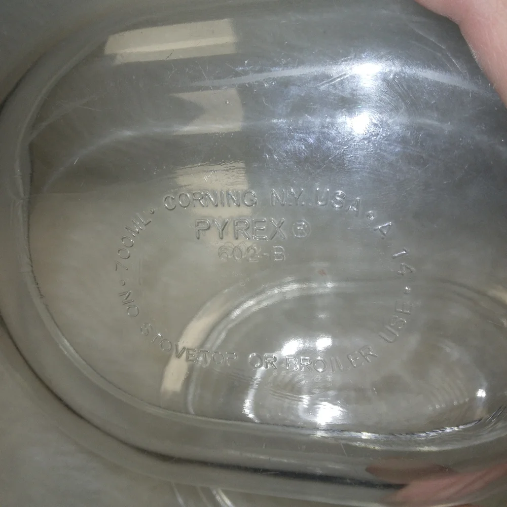 PYREX 602B + 602C, vintage 700ml covered caserol dish with lid